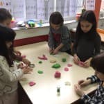 Aktivitete kreative për Festat e Fundvitit