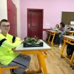 Gjatë orës së historisë, nxënësi i klasës së gjashtë Lurni Ejupi prezantoi punimin e tij me temë: Koha e gurit