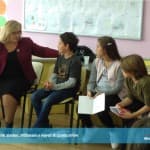 Në klasë me gjyshen, studiuesen e paepur të Gjuhës shqipe