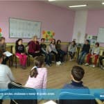 Në klasë me gjyshen, studiuesen e paepur të Gjuhës shqipe