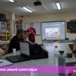 SFIDAT DHE PËRPARËSITË E MËSIMDHËNËSVE TË RINJ