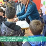 Shkolla “Mileniumi i Tretë” gëzon fëmijët e lagjes me dhurata për Vitin e Ri!