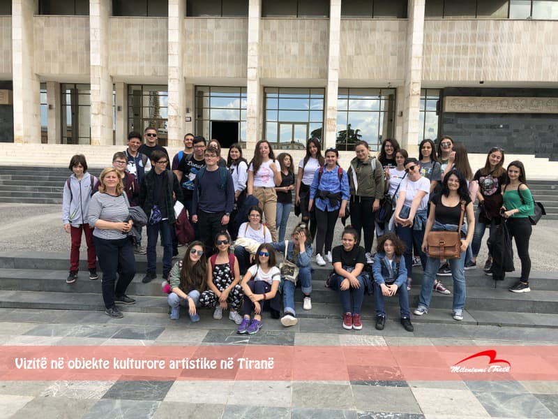 Vizitë në objekte kulturore artistike në Tiranë