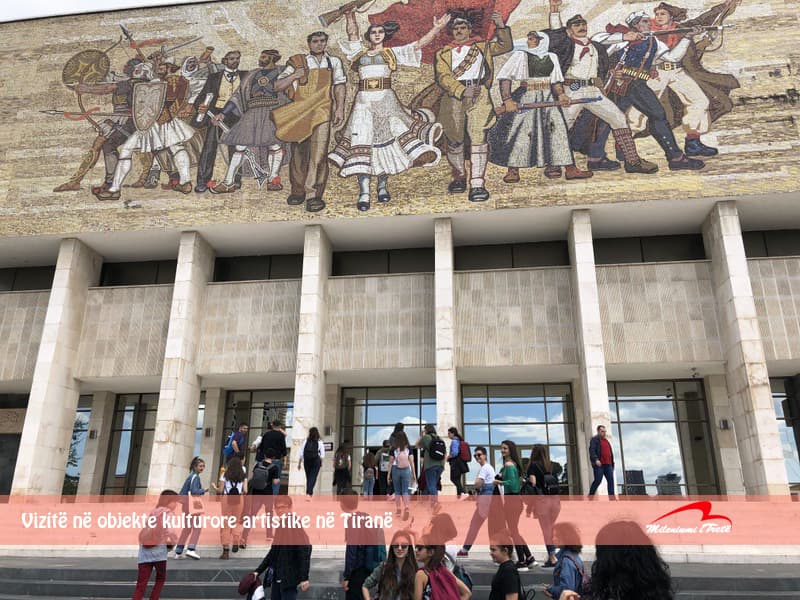 Vizitë në objekte kulturore artistike në Tiranë